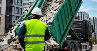 Вывоз строительного мусора в Выборге: услуги лицензированной компании — ПроМусор